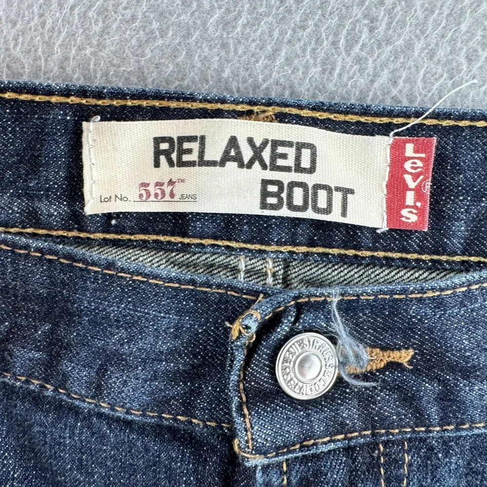 Levis Jeans Mens 38x32 Dark Blue Denim 557 Relaxed Bootcut VTG Y2K